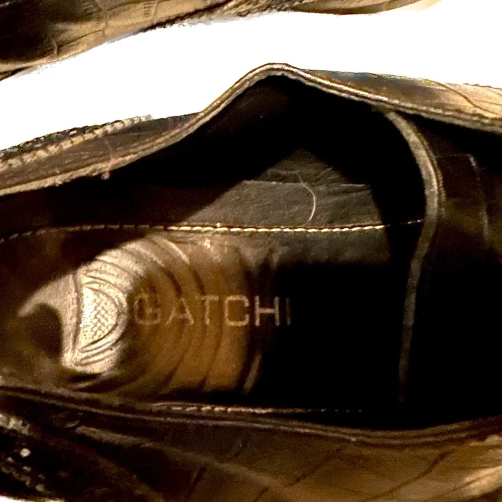 BUGATCHI Black Wingtip Oxford High end leather men’s shoes. Very Nice.